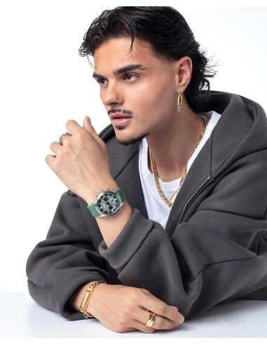 PENDIENTE UNICO DE ACERO DORADO, COLECCION ABRAHAM MATEO                                            